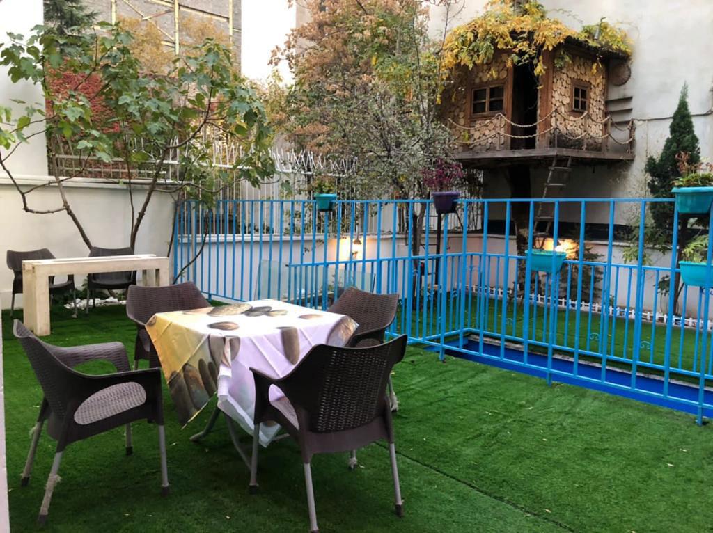 مرکز سالمندان دنیای بنفشه های شمیران